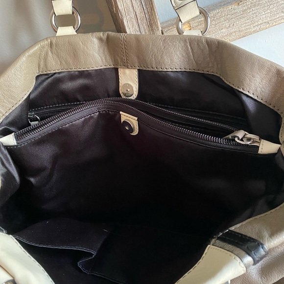 Coach purse - Picture 2 of 8